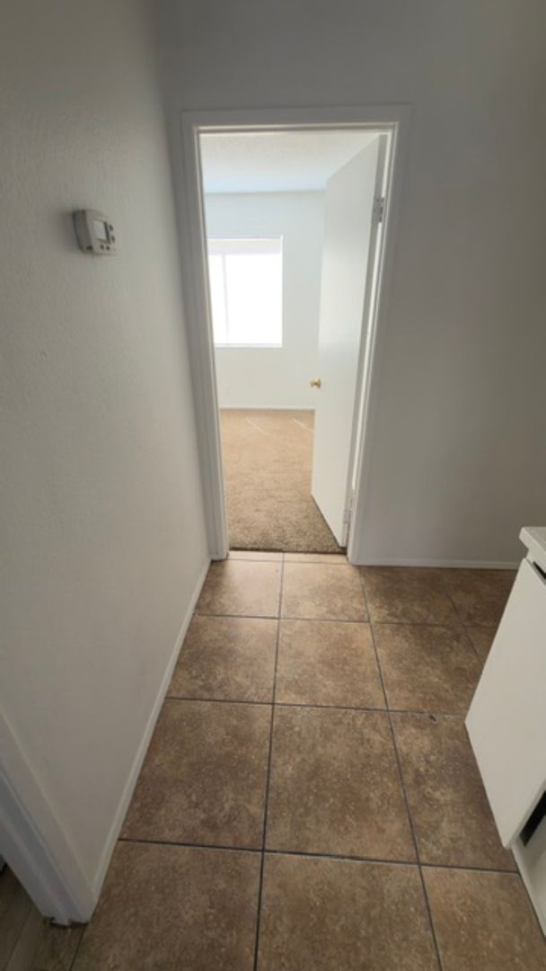 Building Photo - 4295 Sunnyview Ct
