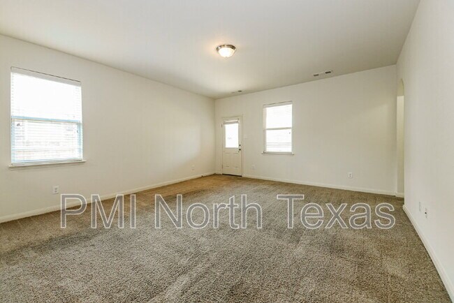 Building Photo - 330 Lavaca Dr