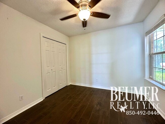 Building Photo - 3 bedroom 2 bath home with Beautiful Backyard