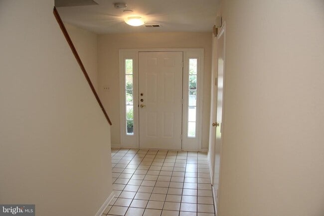 Building Photo - 3804 Vermont Ct
