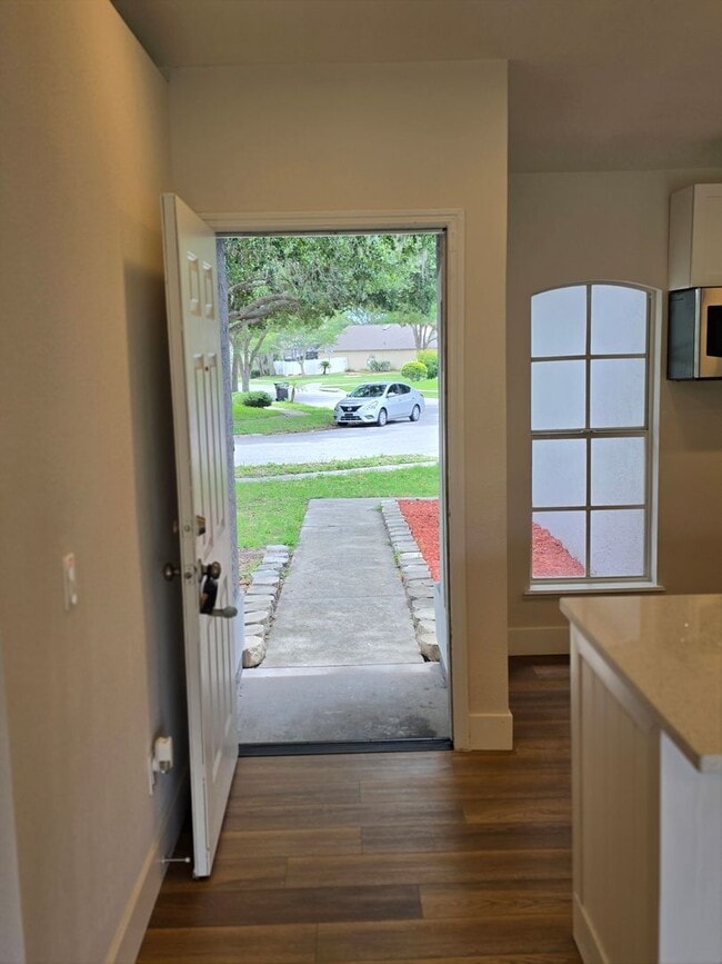Building Photo - FOR RENT!!! SIMPLY STUNNING (REMODELED) 3 BEDROOM 2 BATH SINGLE FAMILY HOME...