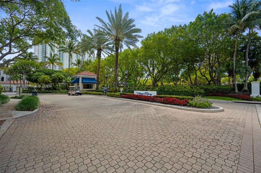 Building Photo - 3255 NE 184th St