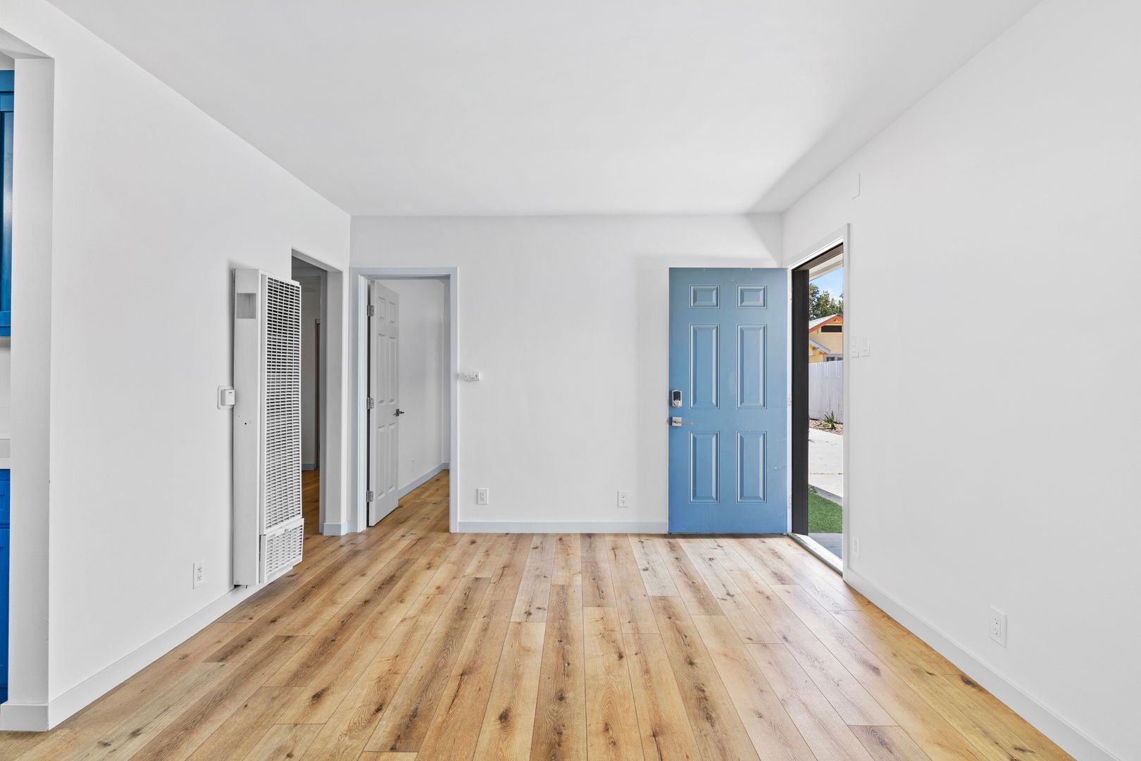 Building Photo - 1078 E 7th St