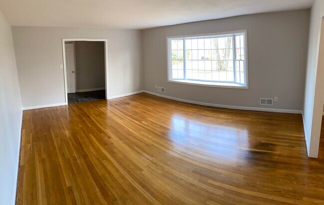 Building Photo - 3 Bedroom Home in Lynchburg
