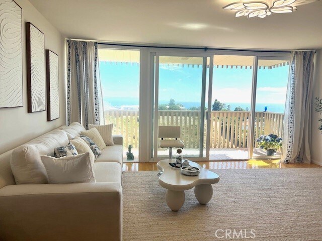 Building Photo - 6526 Ocean Crest Dr