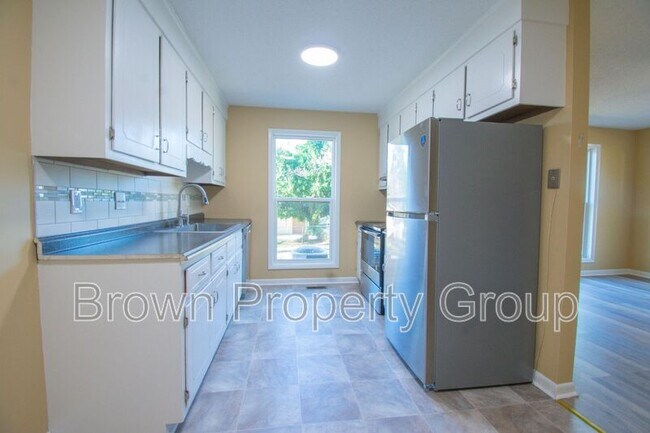 Building Photo - 3196 Petunia Ave