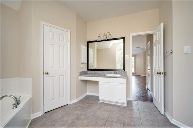 Building Photo - 4202 Cantrell Ct