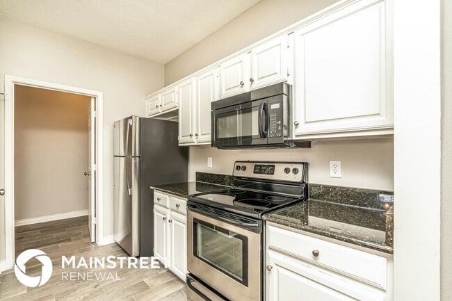 Building Photo - 7006 Cottonwood Cir