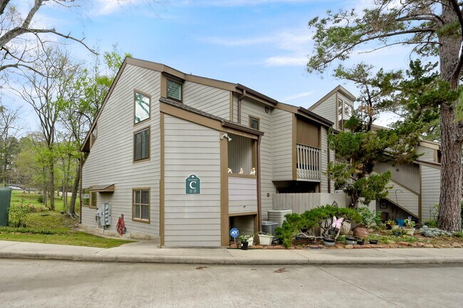Building Photo - 3900 Aspen Dr