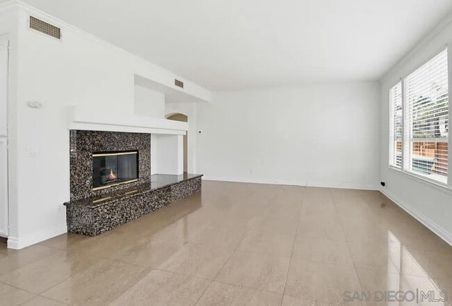 Building Photo - 1100 Corrales Ln