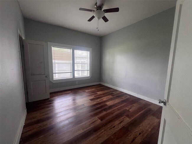 Building Photo - 709 Harrison Ln