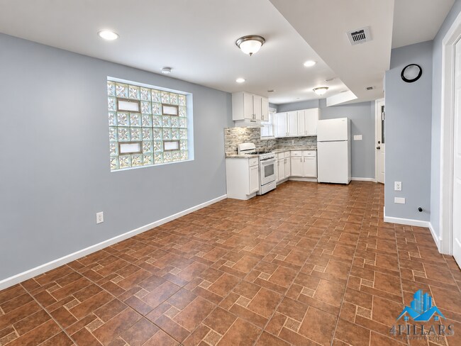 Building Photo - 5647 Sohl Ave