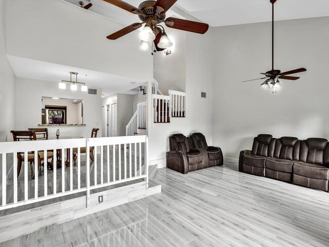 Building Photo - 4182 S Pine Island Rd