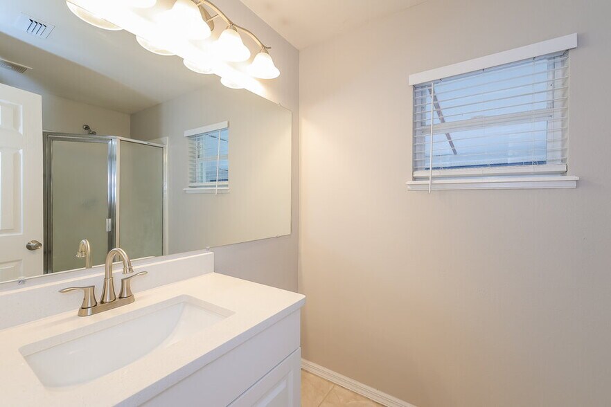 Building Photo - 5 Sequoia Way