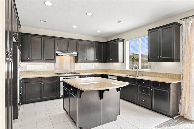 Building Photo - 212 Summit Vista