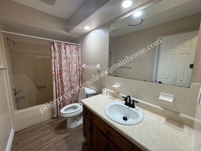 Building Photo - 412 Spring Park Dr