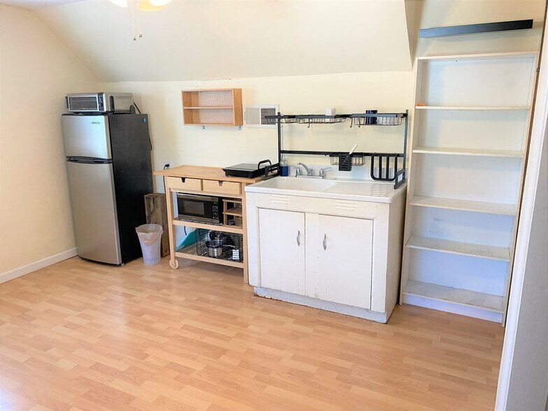 Building Photo - 3015 Tamm Ave