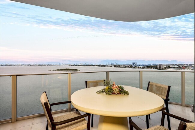 Building Photo - 700 NE 24th St