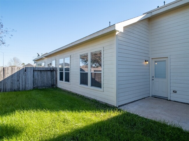 Building Photo - 5406 Timber Ct Hollow