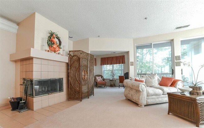 Primary Photo - Stunning 2 Bedroom and 2 Bath Townhome !