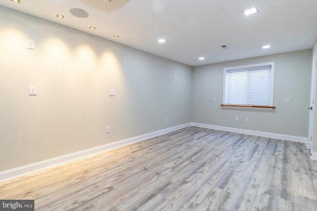 Building Photo - 823 S Haines Cir