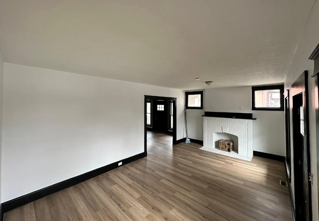 Building Photo - 931 Olive Ave