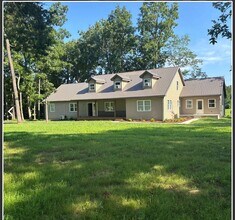 Building Photo - 1190 B Hall Rd