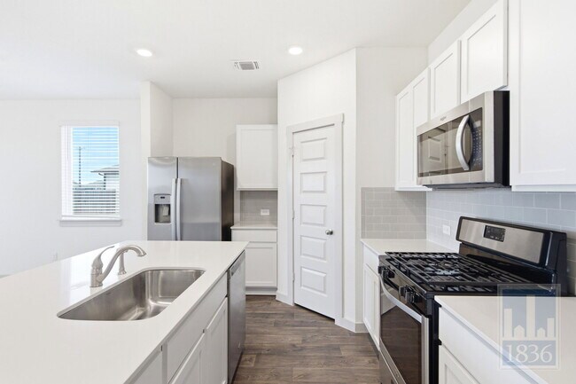 Building Photo - 216 Big Cypress Byu Rd