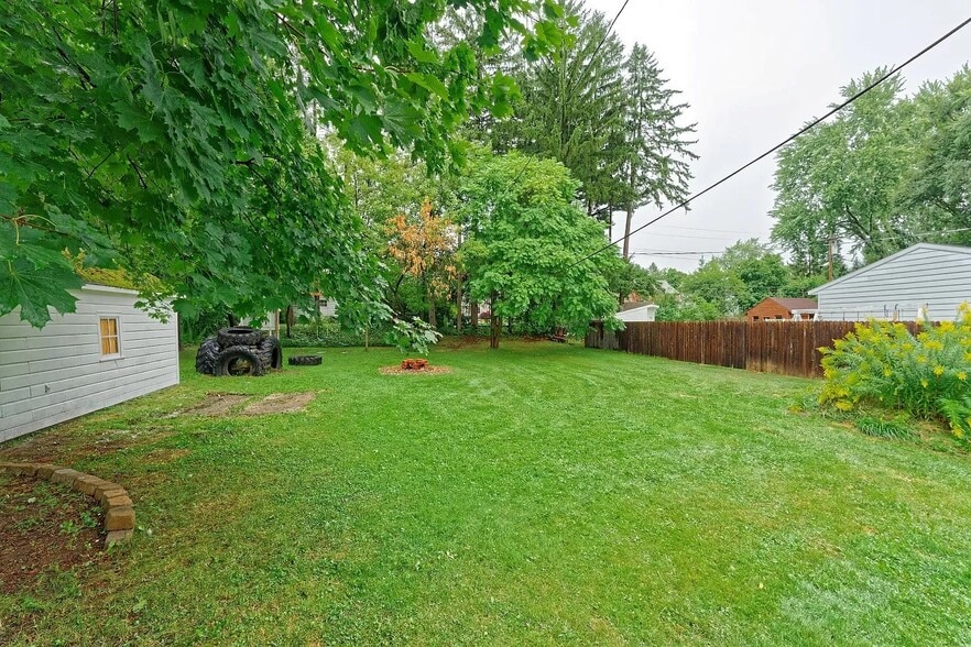 Building Photo - 1153 S Country Club Dr