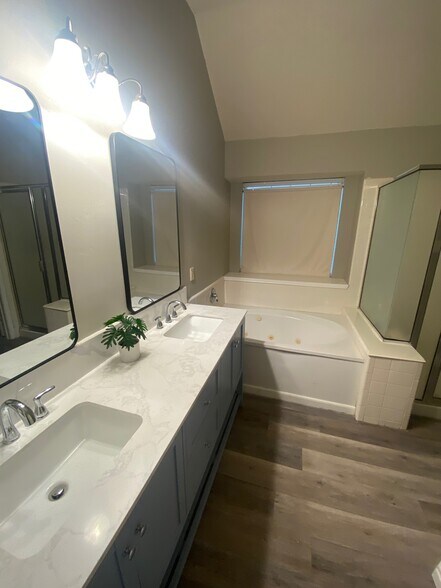 Building Photo - 4505 Scenic Dr