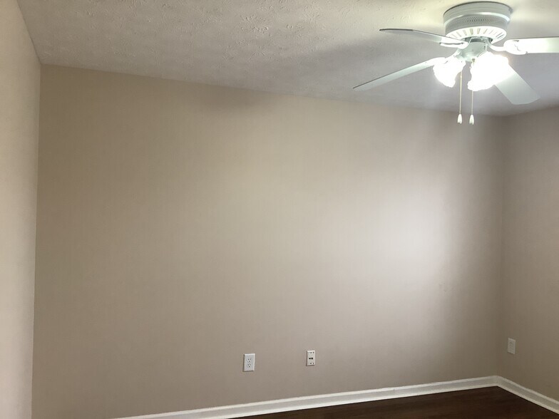 Building Photo - 5808 W Port Dr