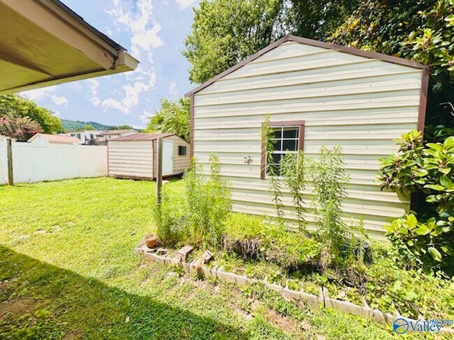 Building Photo - 3606 NW Kenard Ave