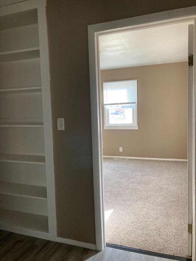 Building Photo - Newly remodeled 3 bedroom