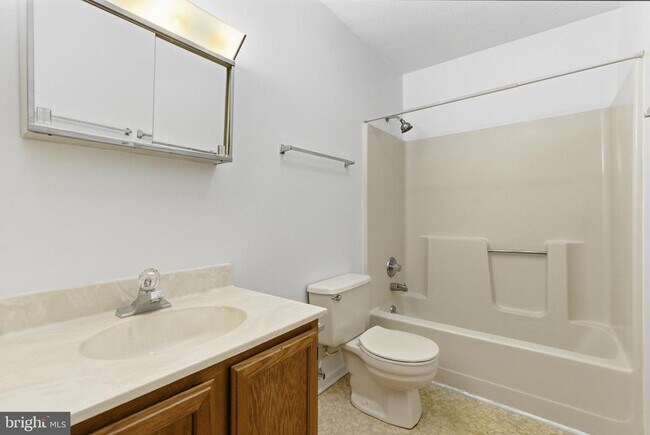 Building Photo - 830 Locust St