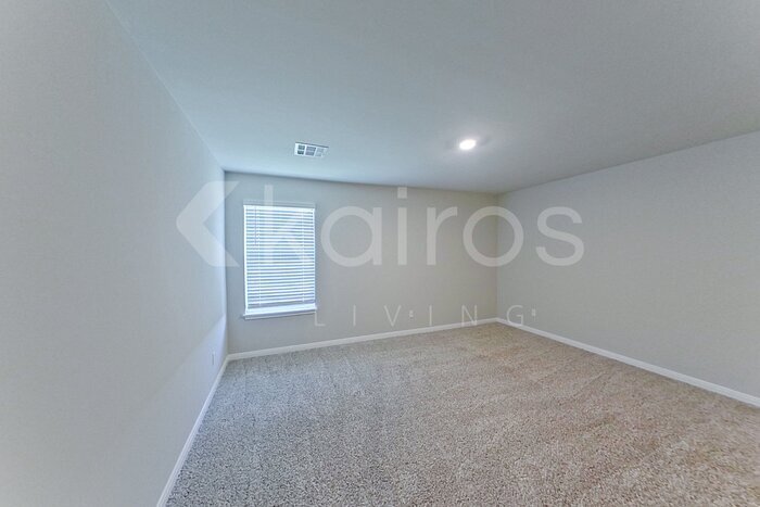 Building Photo - 712 St James Pl