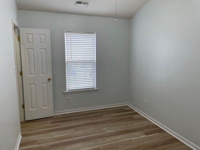 Building Photo - 2 Bedroom 2 Bath  with Flex Room, located in Saltaire Village