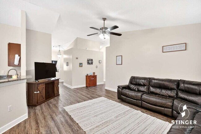 Building Photo - 13 Brindlewood Dr
