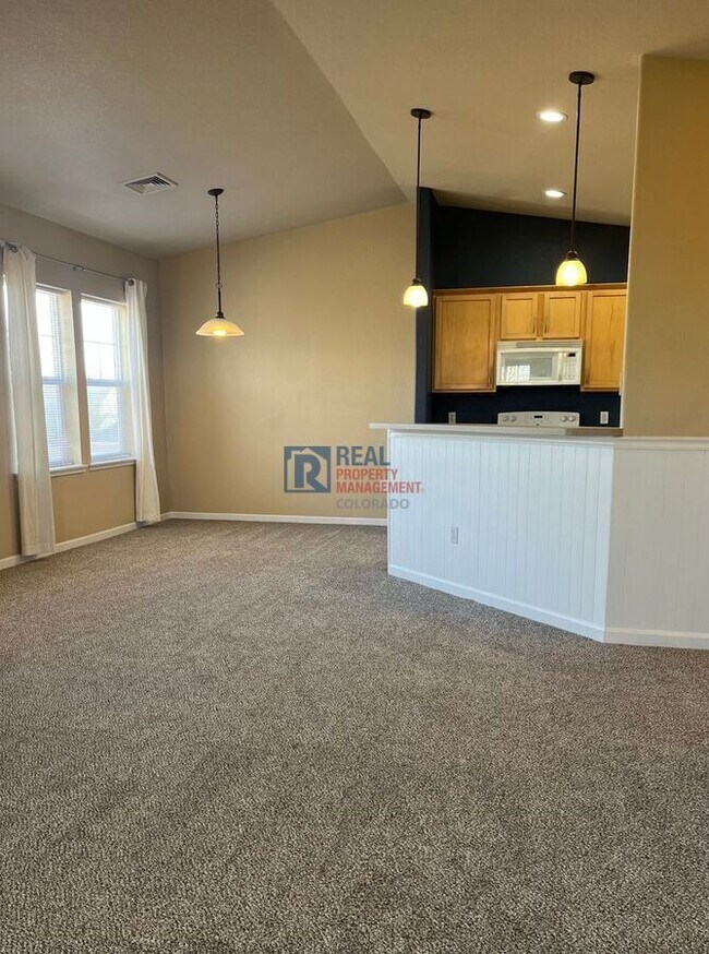 Building Photo - 2302 Owens Ave