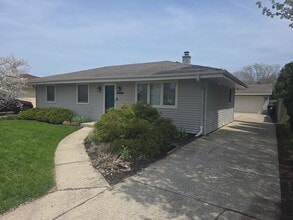 Building Photo - Updated 3 bedroom Racine ranch