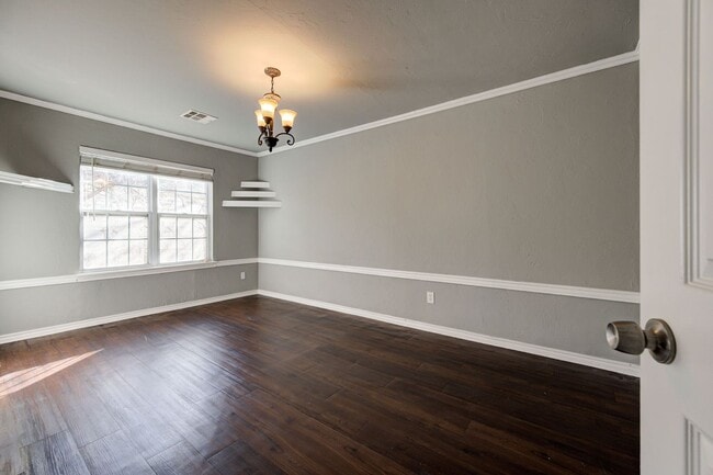 Building Photo - Move in Special !! $250 Off your First Full Month Rent! Beautiful Large 4BD/2BTH Home Near Tinker...