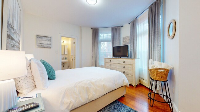 Building Photo - 1871 Beacon St