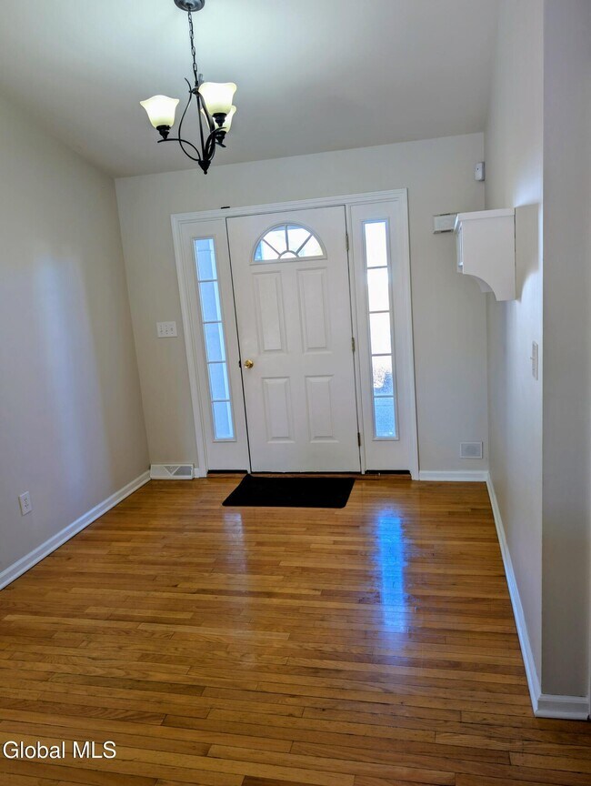 Building Photo - 76 Ridgewood Dr