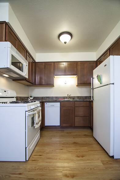 Building Photo - Holiday Center Apartments