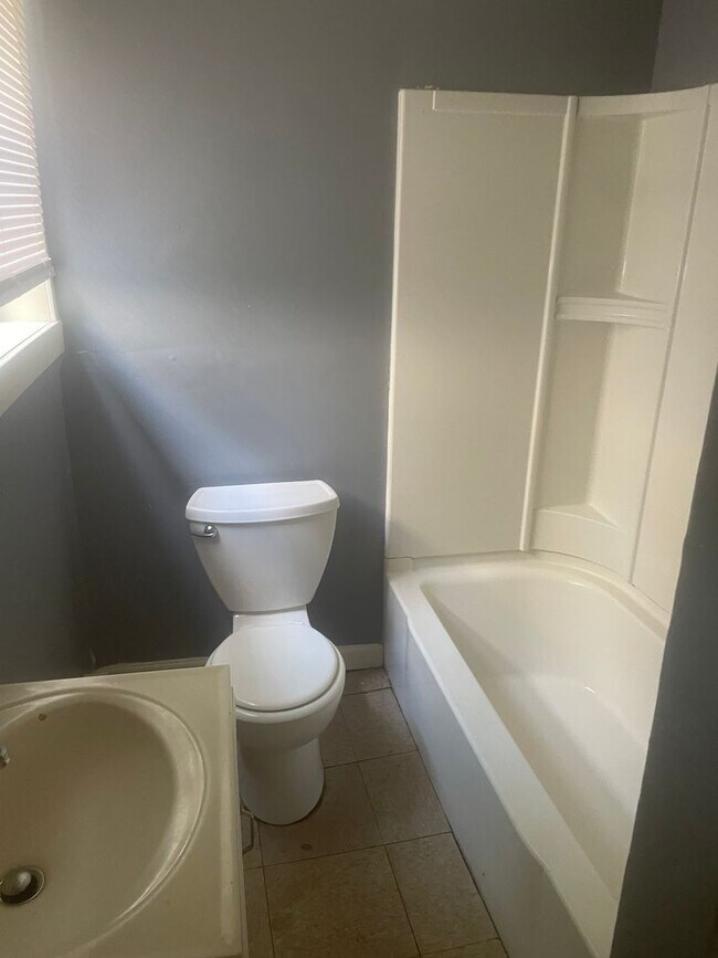 Building Photo - 729 W Lafayette St