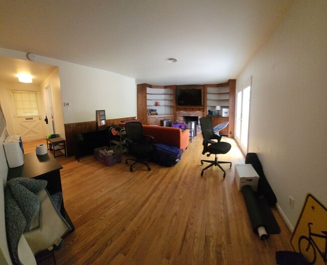 Building Photo - 6 bed 3 bath Spacious home near Cal Poly