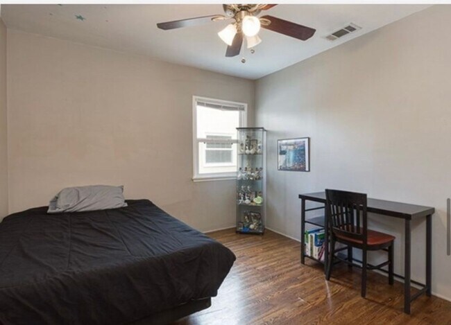 Building Photo - **LAKEWOOD HOME** THREE BEDROOM READY FOR JULY MOVE-IN