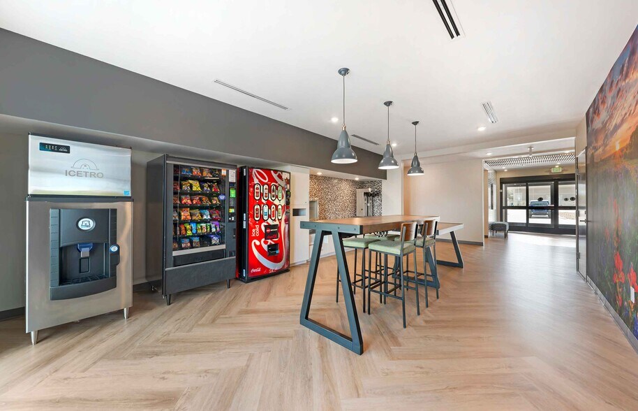 Building Photo - Furnished Studio-Kyle