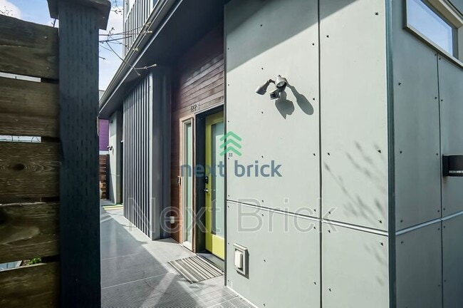 Building Photo - 122 22nd Ave