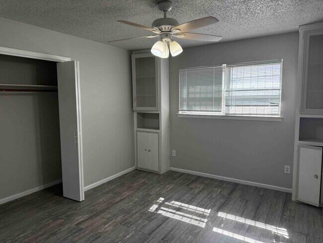 Building Photo - Fort Worth Duplex