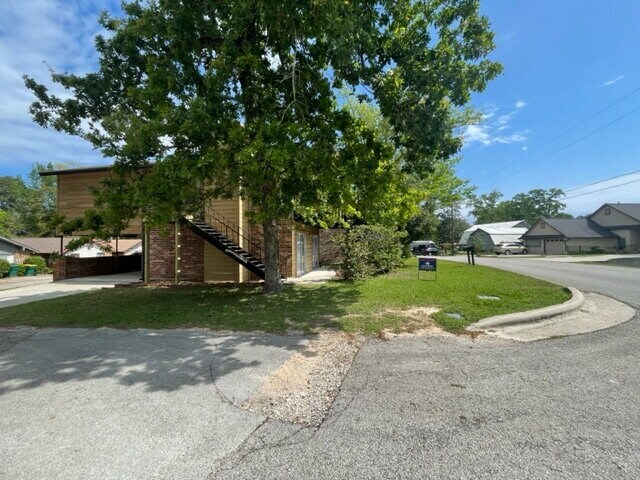 Building Photo - Enjoy living in Panorama Village and enjoy all it has to offer: 27-hole golf course, 3 city parks...
